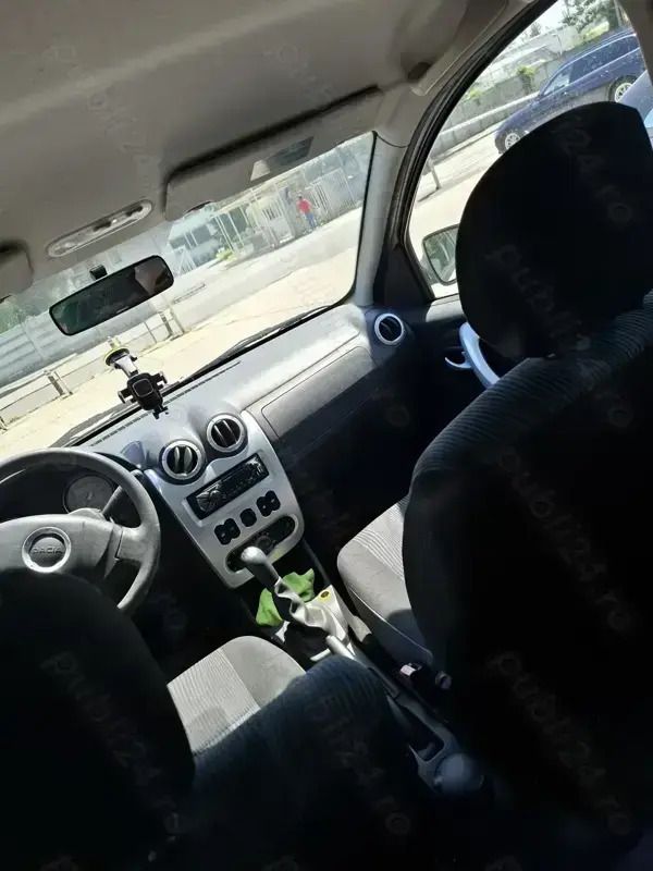 Argintiu Utilizat 2008 Dacia Sandero Hatchback | 12.650 EUR - Imagine 1/4