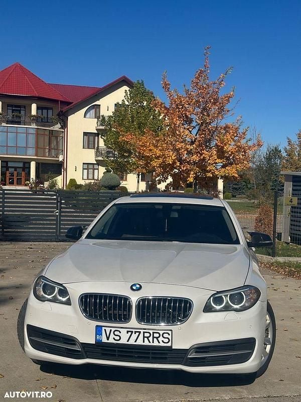 Culoarealb Utilizat 2015 BMW 520 Comfort Edition Berlinǎ | 14.990 EUR (Preț bun) - Imagine 1/4