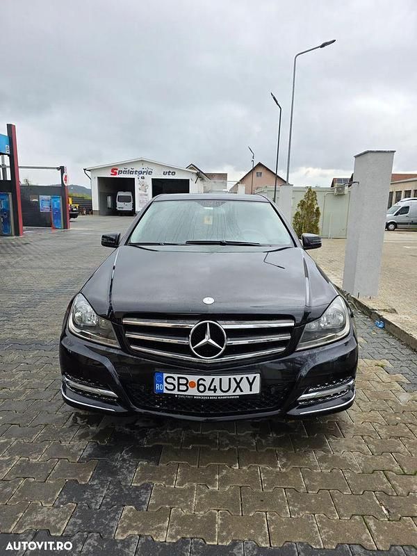 Culoarenegru Utilizat 2011 Mercedes C180 Avantgarde Berlinǎ | 11.000 EUR (Puțin scump) - Imagine 1/4