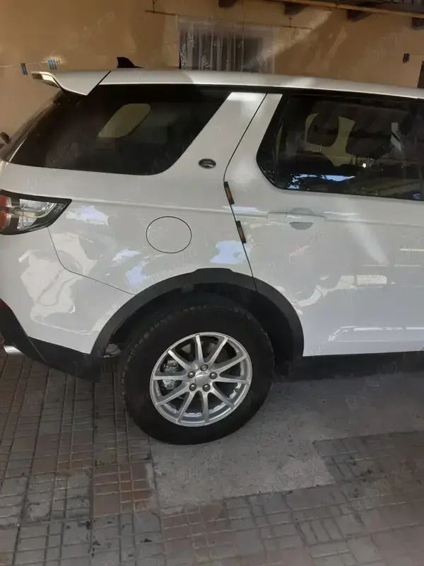 Alb Utilizat 2016 Land Rover Discovery Sport SUV | 13.500 EUR (Puțin scump) - Imagine 1/4