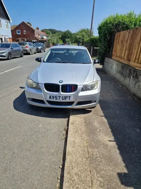 Utilizat 2007 BMW 320 Hatchback | 1.800 EUR (Super Preț) - Imagine 1/4