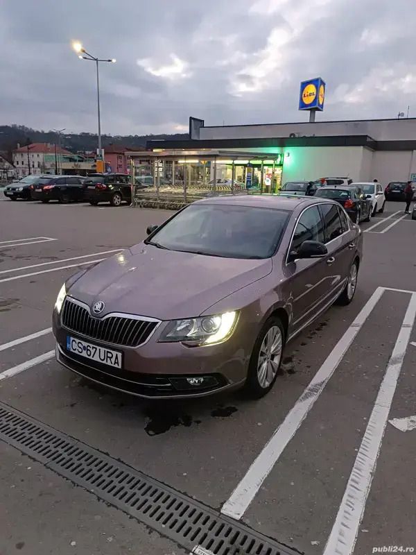 Utilizat 2015 Skoda Superb Berlinǎ | 9.500 EUR (Puțin scump) - Imagine 1/4