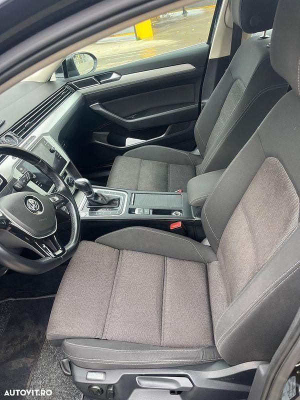 Culoarenegru Utilizat 2018 VW Passat Comfortline Break | 9.450 EUR (Preț bun) - Imagine 1/4