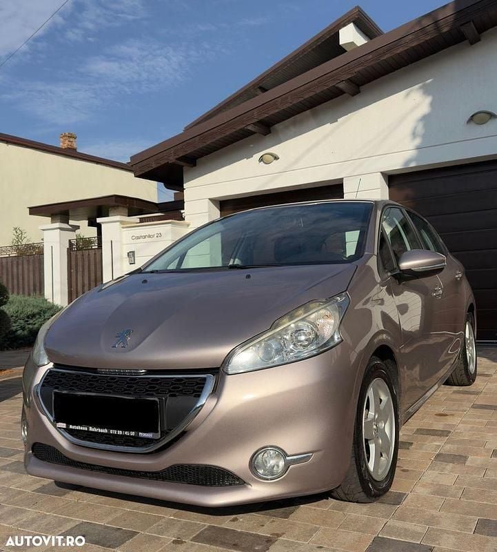 Culoaregri Utilizat 2014 Peugeot 208 Active Hatchback | 5.300 EUR (Scump) - Imagine 1/4