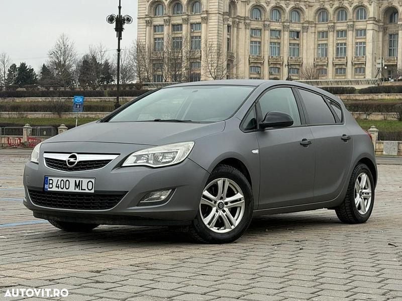 Second-hand Opel Astra Cosmo 110 CP (80 kW) 2011 Culoaregri Hatchback