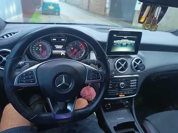 Gri Second-hand 2016 Mercedes CLA200 AMG line Hatchback | 13.990 EUR (Preț OK) - Imagine 1/4