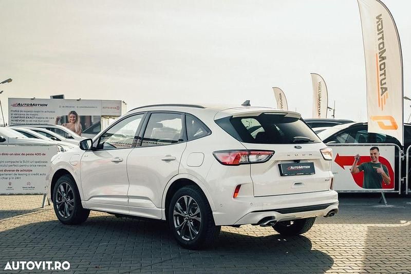 Second-hand Ford Kuga Titanium 225 CP (165 kW) 2023 Culoarealb SUV