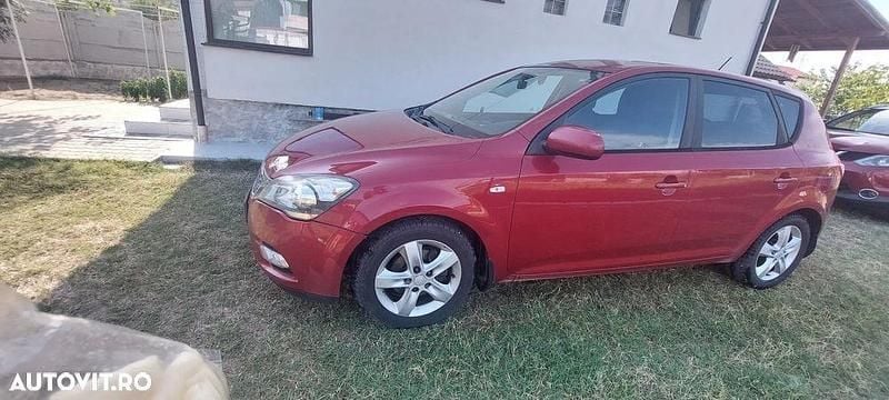 Second-hand Kia Ceed Best 115 CP (84 kW) 2009 Culoarerosu Hatchback