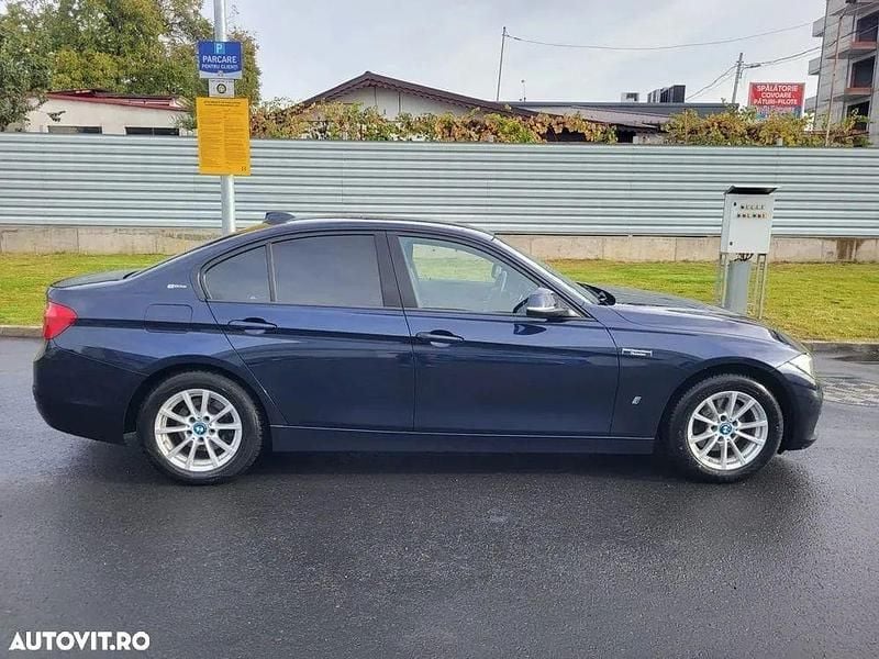 Culoarealbastru Utilizat 2017 BMW 330e Advantage Berlinǎ | 16.100 EUR (Preț OK) - Imagine 1/4