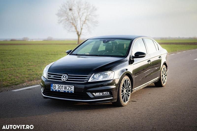 Culoarenegru Utilizat 2013 VW Passat Highline Berlinǎ | 9.499 EUR (Puțin scump) - Imagine 1/4