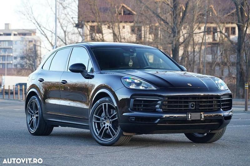 Culoarenegru Utilizat 2018 Porsche Cayenne S SUV | 45.500 EUR (Preț bun) - Imagine 1/4