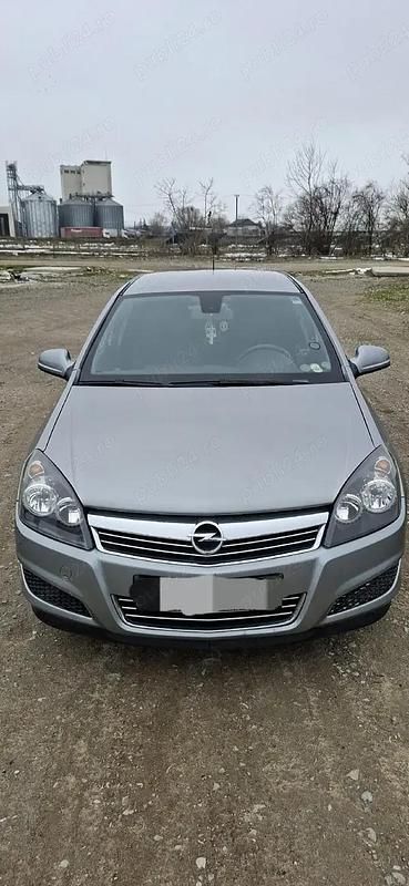 Second-hand Opel Astra 110 CP (80 kW) 2010 Gri Berlinǎ