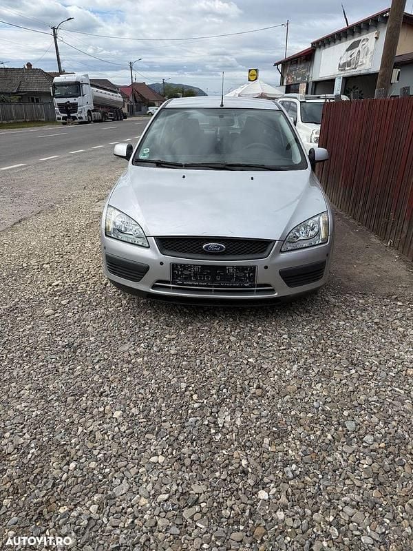 Culoaregri Utilizat 2006 Ford Focus Trend Hatchback | 1.300 EUR (Preț bun) - Imagine 1/4