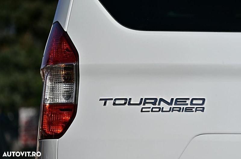 Second-hand Ford Tourneo Trend 95 CP (69 kW) 2015 Culoarealb Break