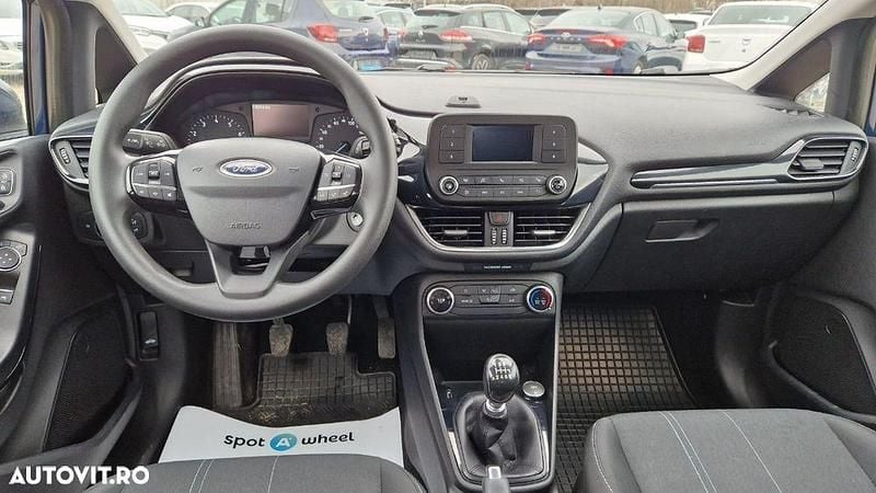 Second-hand Ford Fiesta 100 CP (73 kW) 2019 Culoarealbastru Hatchback