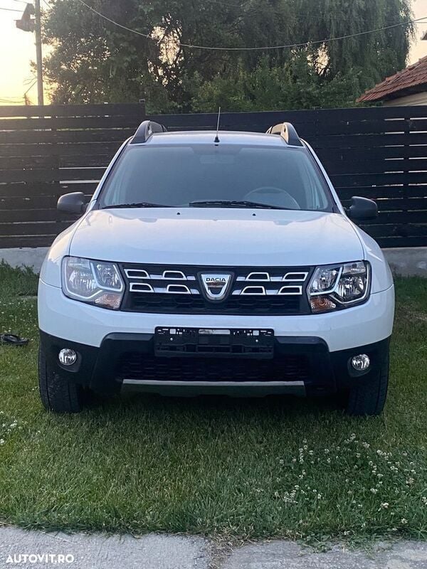 Alb Utilizat 2016 Dacia Duster Lauréate SUV | 6.750 EUR (Super Preț) - Imagine 1/4