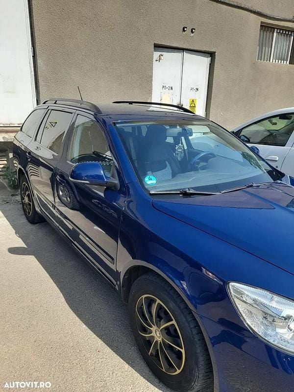 Culoarealbastru Utilizat 2011 Skoda Octavia Ambition Break | 3.400 EUR (Preț bun) - Imagine 1/4