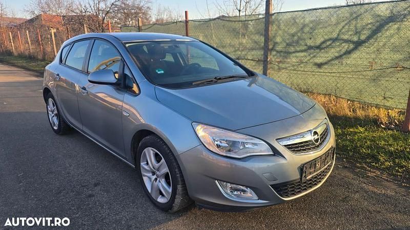 Gri Utilizat 2010 Opel Astra Cosmo Hatchback | 4.300 EUR (Scump) - Imagine 1/4