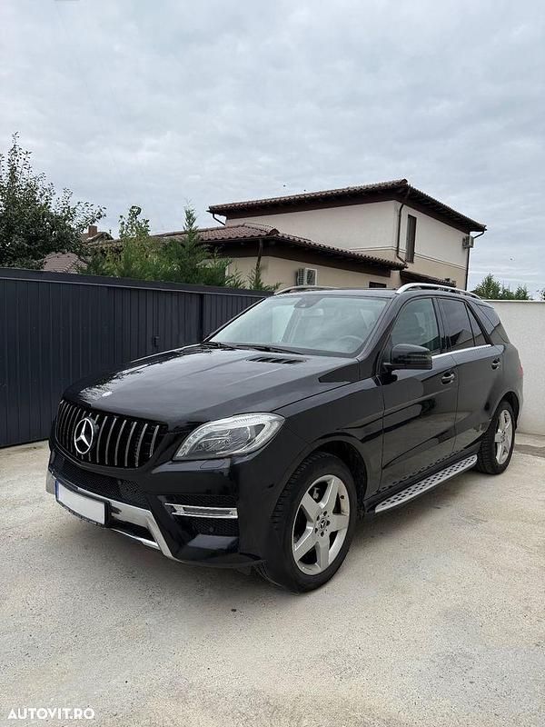 Culoarenegru Utilizat 2014 Mercedes ML350 SUV | 12.900 EUR (Super Preț) - Imagine 1/4