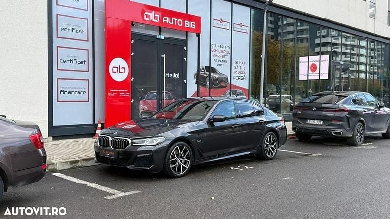 Culoarenegru Utilizat 2022 BMW 545e Berlinǎ | 44.000 EUR - Imagine 1/4