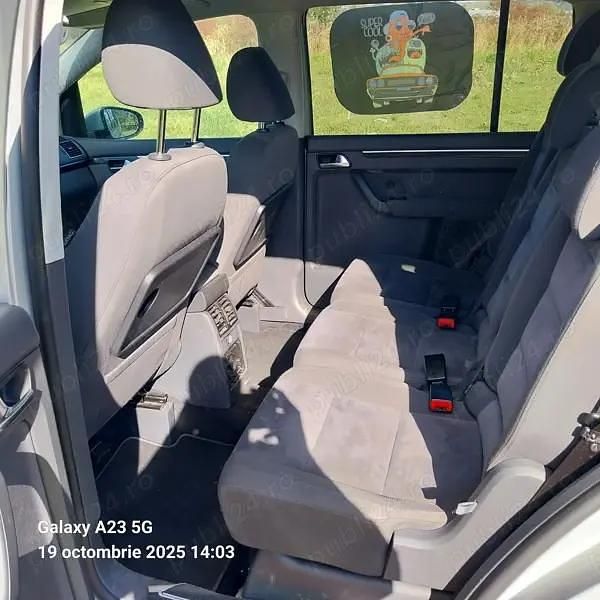 Utilizat 2010 VW Touran Monovolum | 6.000 EUR (Puțin scump) - Imagine 1/4
