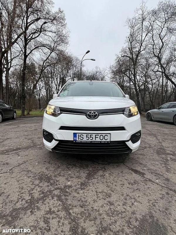Second-hand Toyota Proace 130 CP (95 kW) 2020 Culoarealb Monovolum