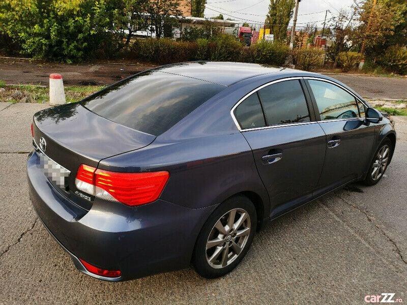 Second-hand Toyota Avensis 124 CP (91 kW) 2012 Gri Berlinǎ