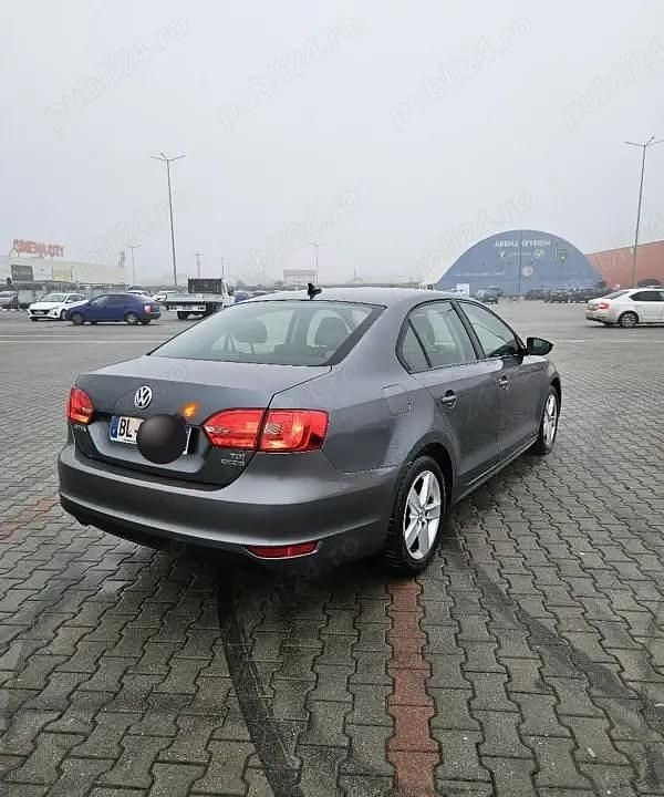 Utilizat 2011 VW Jetta Berlinǎ | 3.999 EUR (Preț bun) - Imagine 1/4