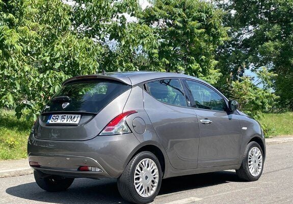 Second-hand Lancia Ypsilon 75 CP (55 kW) 2017 Maro Hatchback