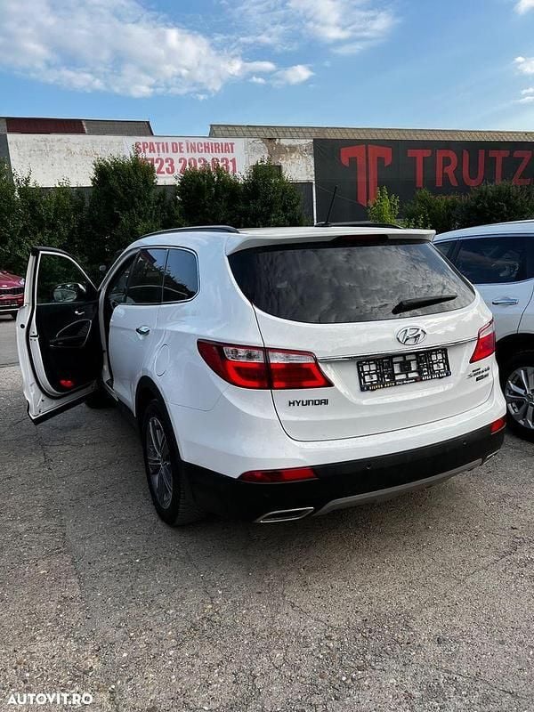 Second-hand Hyundai Grand Santa Fe 200 CP (147 kW) 2015 Culoarealb SUV