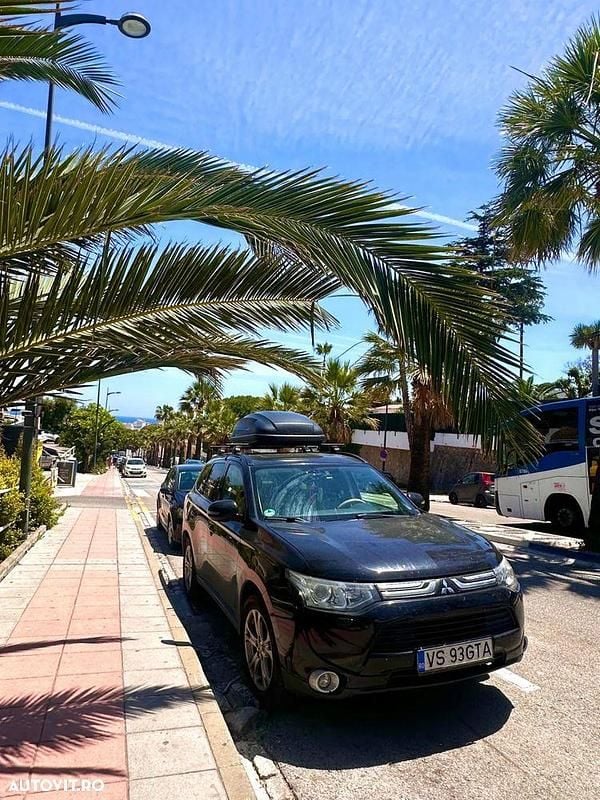 Culoarenegru Utilizat 2013 Mitsubishi Outlander Instyle SUV | 9.400 EUR (Preț OK) - Imagine 1/4