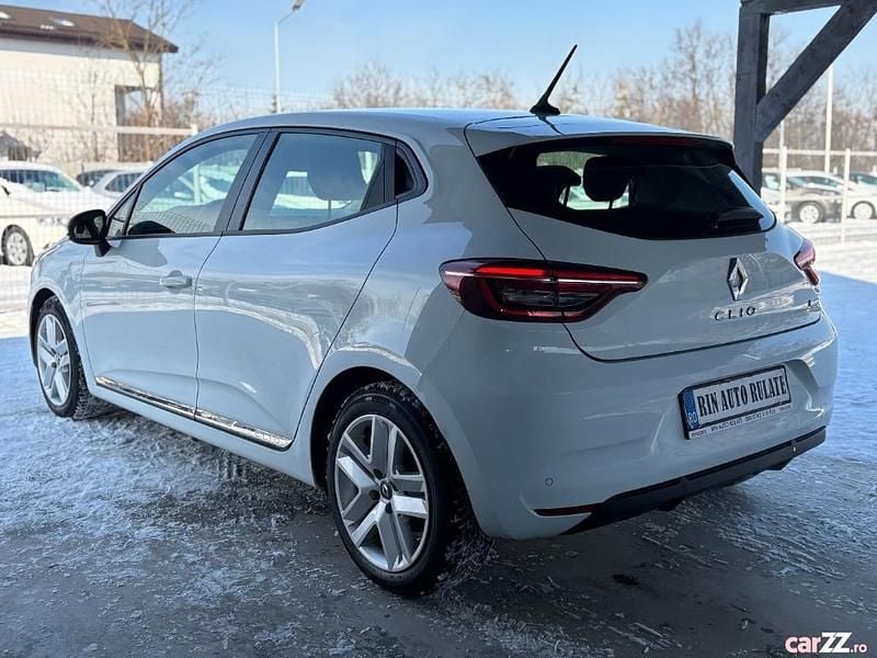 Second-hand Renault Clio V Business 140 CP (102 kW) 2021 Culoarealb Hatchback