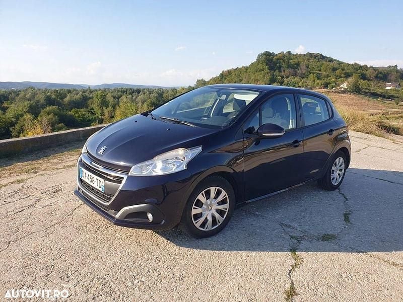 Culoarealte culori Utilizat 2015 Peugeot 208 Allure Hatchback | 5.400 EUR (Preț OK) - Imagine 1/4