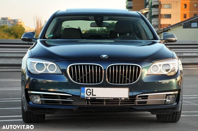 Second-hand BMW 740 Comfort Edition 313 CP (230 kW) 2013 Albastru Berlinǎ