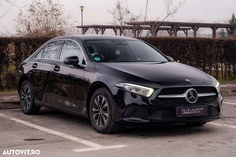 Culoarenegru Second-hand 2021 Mercedes A200 Progressive Berlinǎ | 21.920 EUR (Super Preț) - Imagine 1/4
