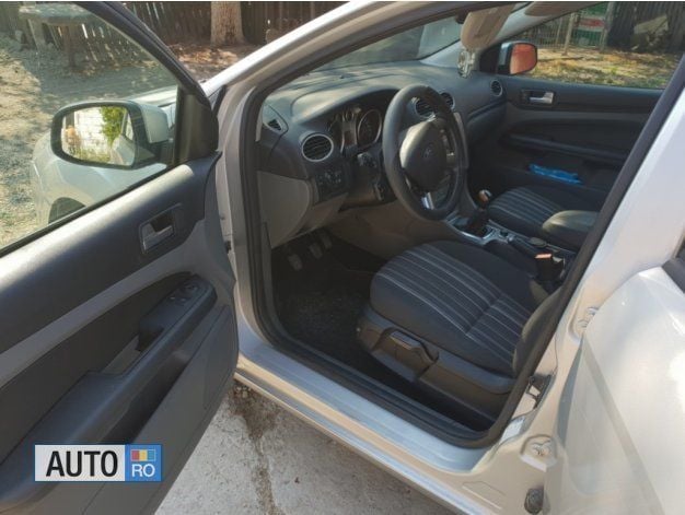 Second-hand Ford Focus 100 CP (73 kW) 2008 Gri Hatchback