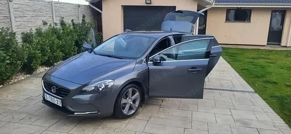 Second-hand 2014 Volvo V40 R-Design Hatchback | 6.499 EUR (Preț OK) - Imagine 1/4