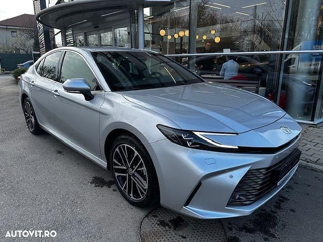 Second-hand Toyota Camry Executive 218 CP (160 kW) 2024 Culoareargint Berlinǎ