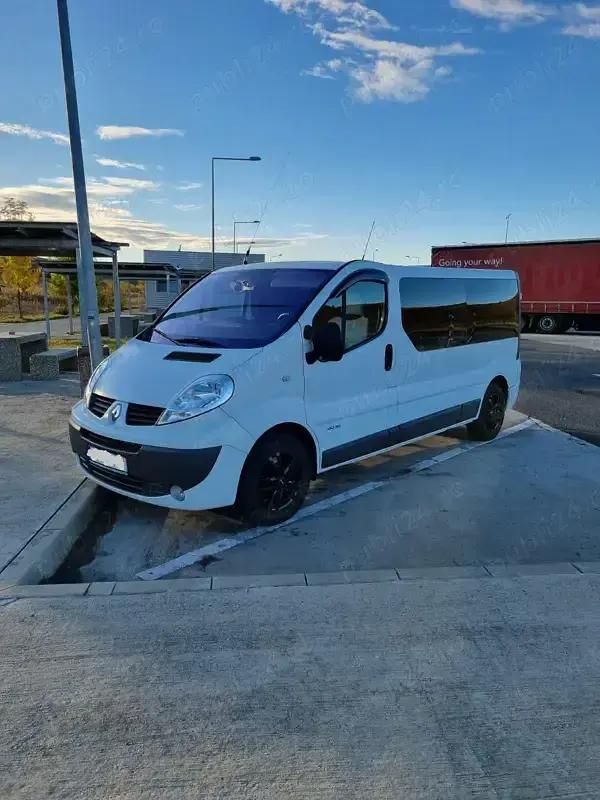 Alb Utilizat 2013 Renault Trafic Van | 16.000 EUR - Imagine 1/3