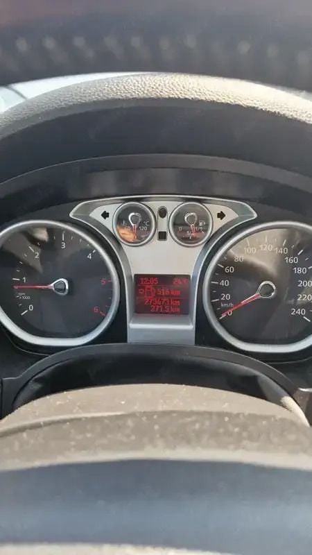 Alb Utilizat 2012 Ford Kuga SUV | 5.500 EUR (Preț bun) - Imagine 1/4