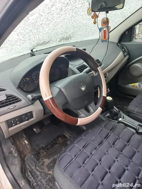 Second-hand Renault Fluence 100 CP (73 kW) 2012 Alb Berlinǎ