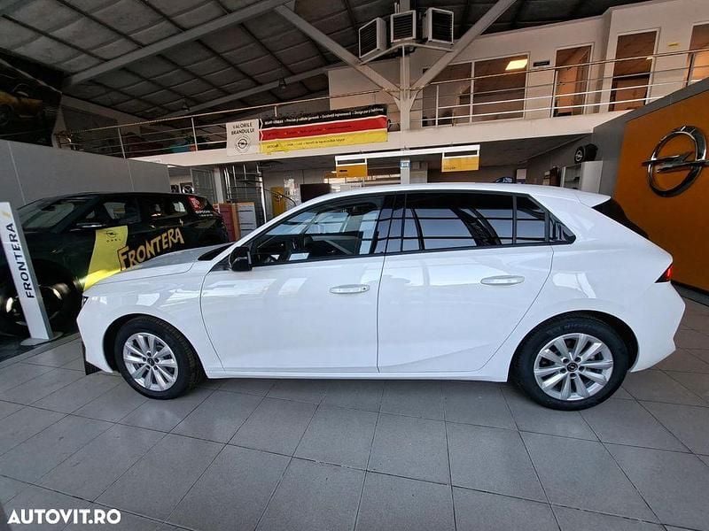 Second-hand Opel Astra Business Edition 130 CP (95 kW) 2024 Alb Hatchback