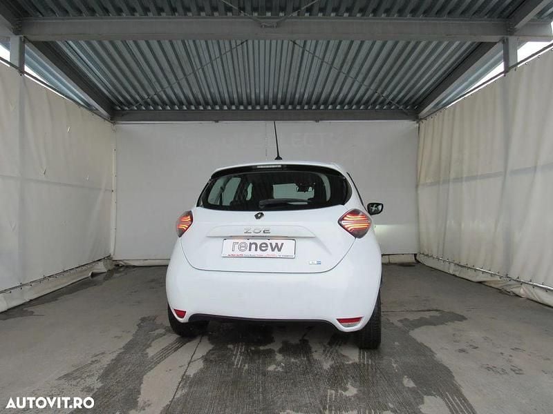Second-hand Renault Zoe Life 79 kW (108 CP) 2020 Culoarealb Hatchback