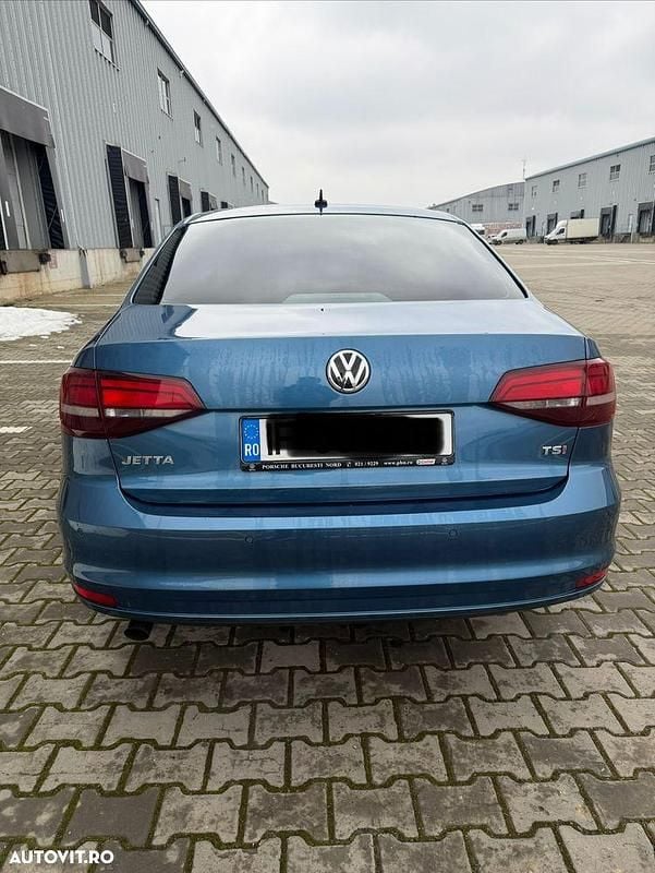 Second-hand VW Jetta Comfortline 105 CP (77 kW) 2018 Culoarealbastru Berlinǎ