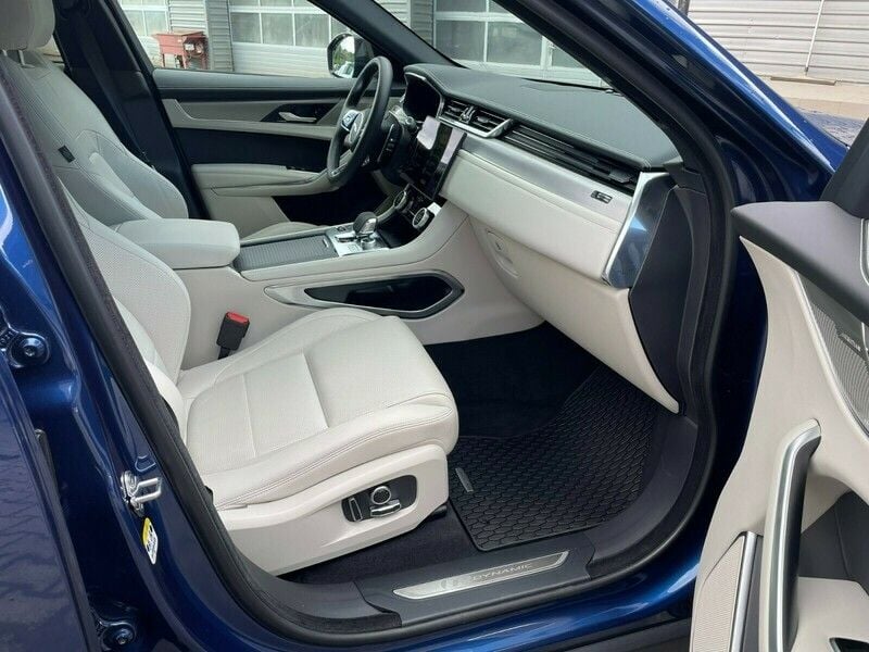 Second-hand Jaguar F-Pace R-Dynamic 250 CP (183 kW) 2022 Metalic: bluefire SUV