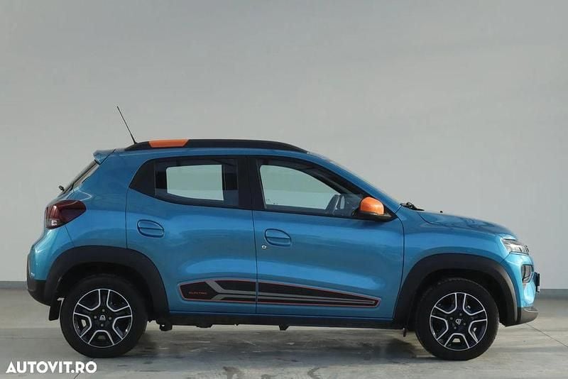 Second-hand Dacia Spring Comfort Plus 33 kW (45 CP) 2022 Culoarealbastru Hatchback