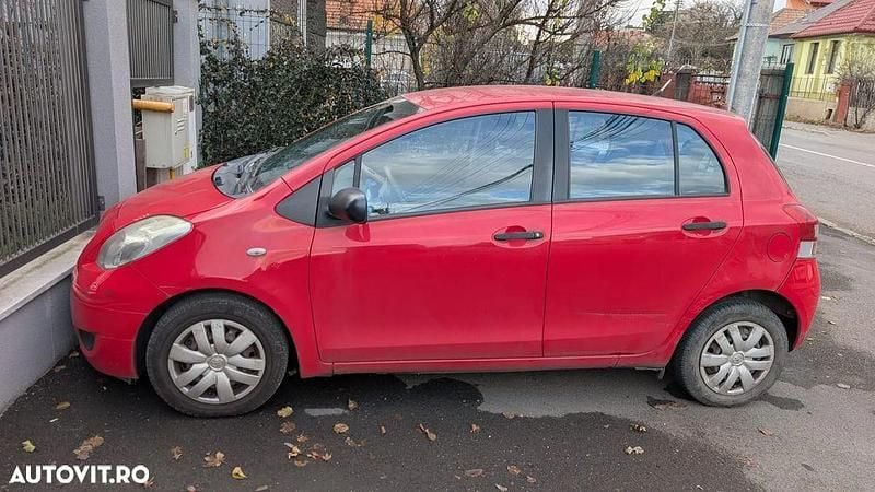 Culoarerosu Utilizat 2010 Toyota Yaris | 3.690 EUR (Preț OK) - Imagine 1/4
