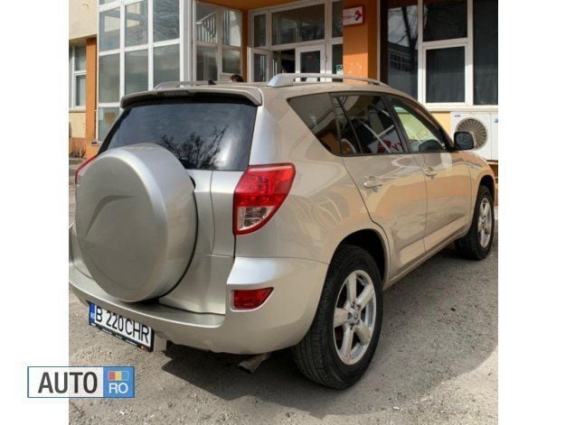 Second-hand Toyota RAV4 145 CP (106 kW) 2007 Argintiu SUV