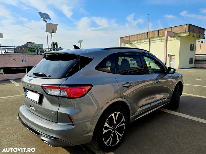 Second-hand Ford Kuga ST-Line X 152 CP (111 kW) 2023 Argint SUV