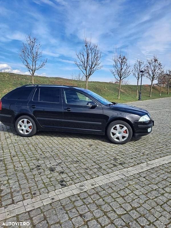 Culoarenegru Utilizat 2007 Skoda Octavia Break | 3.100 EUR (Preț OK) - Imagine 1/4